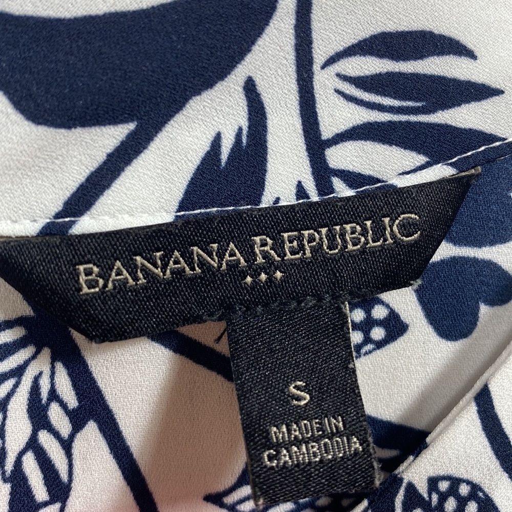 Banana Republic White Navy Floral Blouse 3/4 Sleeve Button Back Classic Size S - Picture 11 of 15